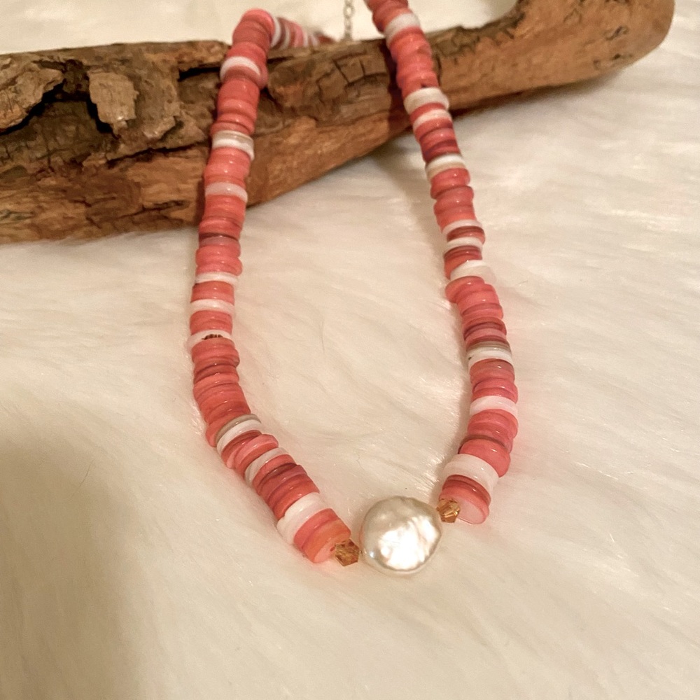 Choker shell necklace